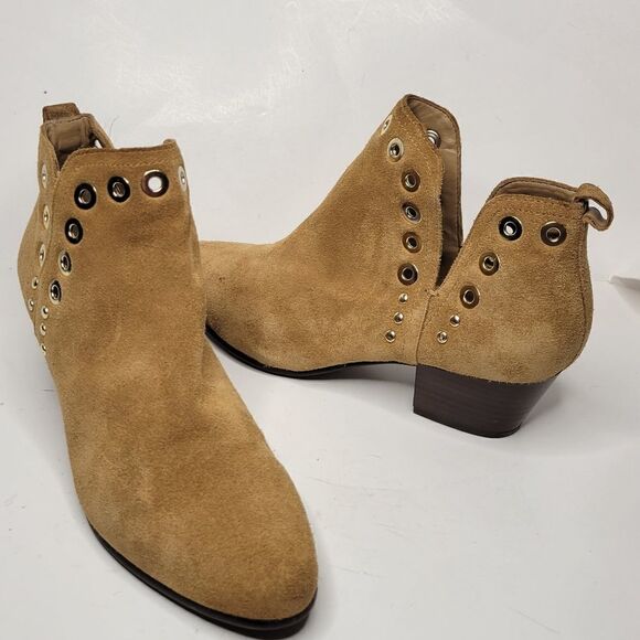 SAM EDELMAN RUBIN GROMMET ANKLE BOOTIES. - Picture 12 of 13